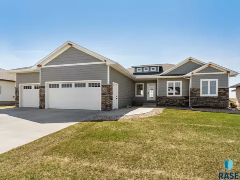 1509 W River Bend Cir, Brandon, SD 57005 photo 1