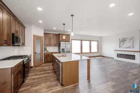 1509 W River Bend Cir, Brandon, SD 57005 photo 8