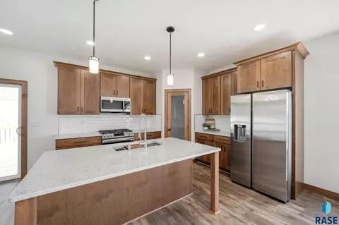 1509 W River Bend Cir, Brandon, SD 57005 photo 6