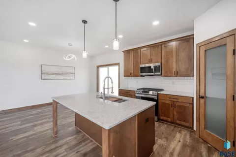 1509 W River Bend Cir, Brandon, SD 57005 photo 10