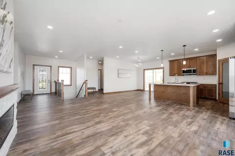 1509 W River Bend Cir, Brandon, SD 57005 photo 5