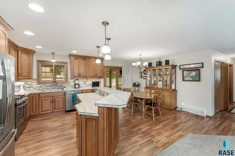 1309 S Risley Cir, Sioux Falls, SD 57106 photo 9