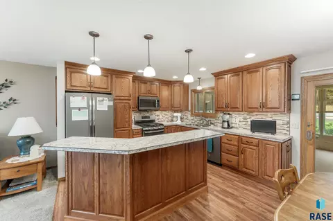 1309 S Risley Cir, Sioux Falls, SD 57106 photo 7