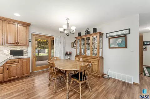 1309 S Risley Cir, Sioux Falls, SD 57106 photo 8