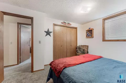 1309 S Risley Cir, Sioux Falls, SD 57106 photo 18