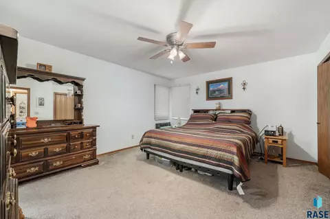 1309 S Risley Cir, Sioux Falls, SD 57106 photo 13