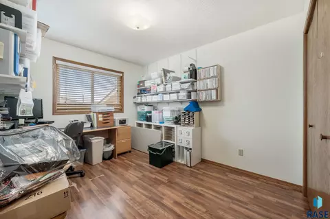 1309 S Risley Cir, Sioux Falls, SD 57106 photo 17