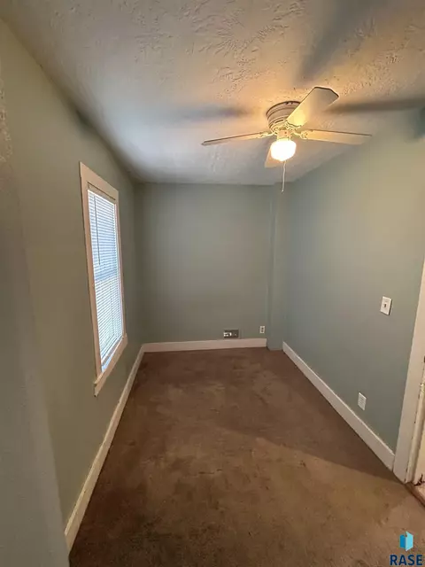 1114 N Summit Ave, Sioux Falls, SD 57104 photo 8