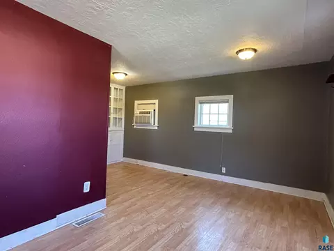 1114 N Summit Ave, Sioux Falls, SD 57104 photo 3