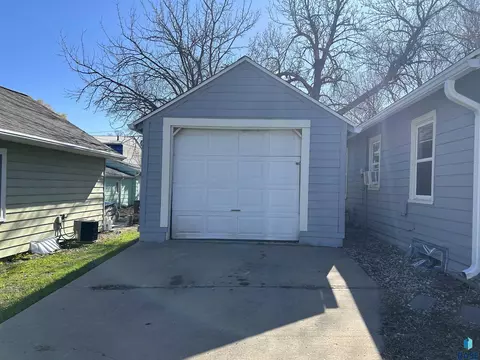 1114 N Summit Ave, Sioux Falls, SD 57104 photo 13