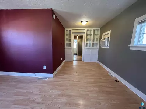 1114 N Summit Ave, Sioux Falls, SD 57104 photo 4