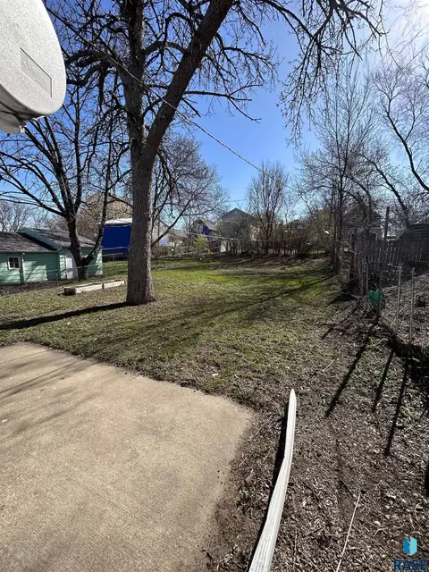 1114 N Summit Ave, Sioux Falls, SD 57104 photo 11