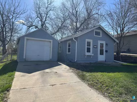 1114 N Summit Ave, Sioux Falls, SD 57104 photo 1