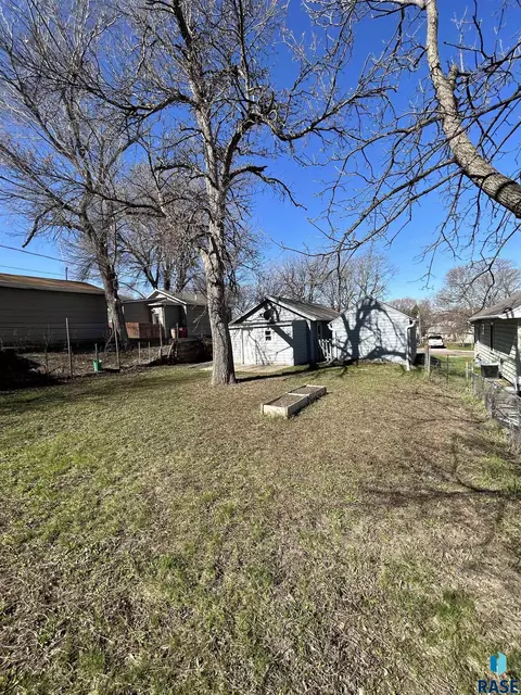 1114 N Summit Ave, Sioux Falls, SD 57104 photo 12
