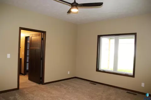 5400 E 65th St, Sioux Falls, SD 57108 photo 9