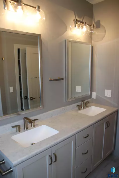 5309 E 64th St, Sioux Falls, SD 57108 photo 13