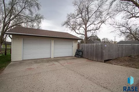 104 E 3rd St, Dell Rapids, SD 57022 photo 17