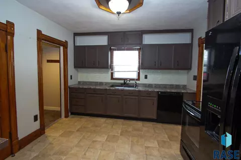 104 E 3rd St, Dell Rapids, SD 57022 photo 10
