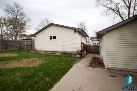 104 E 3rd St, Dell Rapids, SD 57022 photo 16