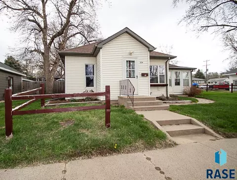 104 E 3rd St, Dell Rapids, SD 57022 photo 1