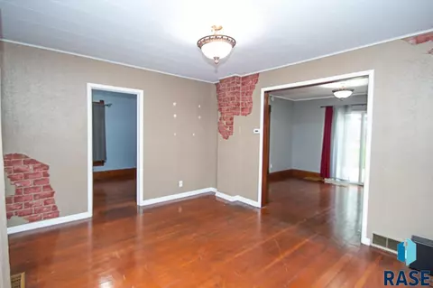 104 E 3rd St, Dell Rapids, SD 57022 photo 4