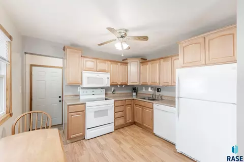 3021 E 18th St, Sioux Falls, SD 57103 photo 10