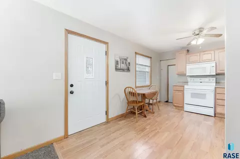 3021 E 18th St, Sioux Falls, SD 57103 photo 9