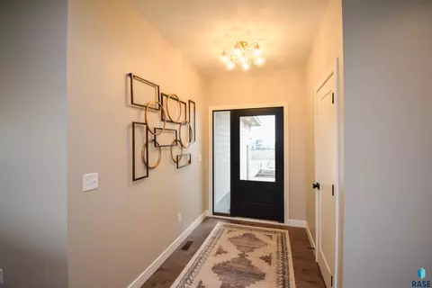 2825 S Moss Stone Ave, Sioux Falls, SD 57110 photo 6