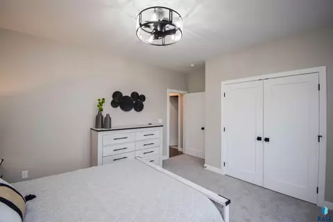 2825 S Moss Stone Ave, Sioux Falls, SD 57110 photo 33