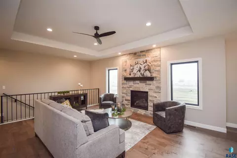 2825 S Moss Stone Ave, Sioux Falls, SD 57110 photo 4
