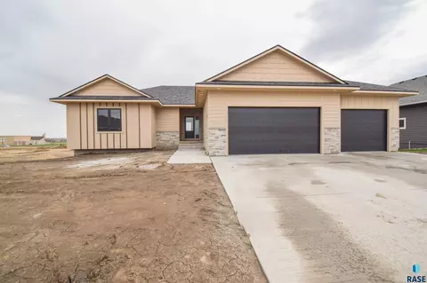 2825 S Moss Stone Ave, Sioux Falls, SD 57110 photo 1
