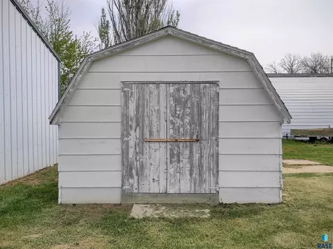 116 E 4th Ave, Miller, SD 57362 photo 12