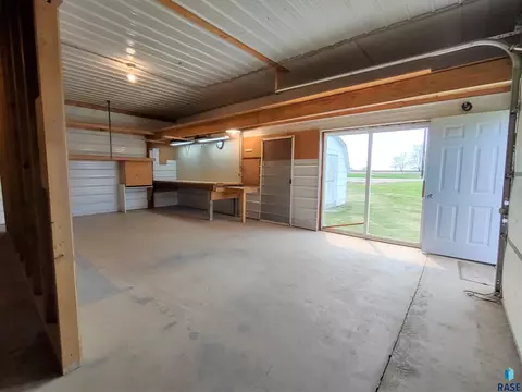 116 E 4th Ave, Miller, SD 57362 photo 6