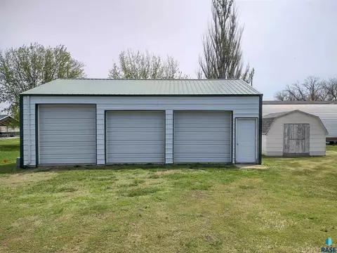 116 E 4th Ave, Miller, SD 57362 photo 27