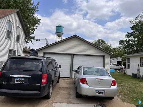 101 E 1st St, Marion, SD 57043 photo 3