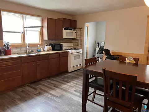 101 E 1st St, Marion, SD 57043 photo 7