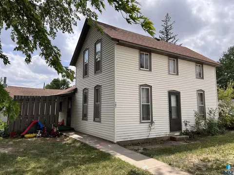 101 E 1st St, Marion, SD 57043 photo 1