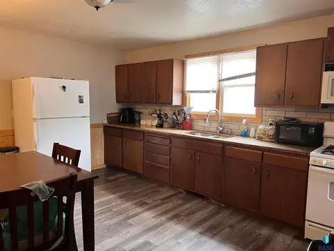 101 E 1st St, Marion, SD 57043 photo 8