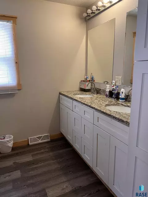 101 E 1st St, Marion, SD 57043 photo 15