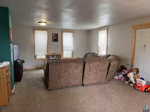 101 E 1st St, Marion, SD 57043 photo 11