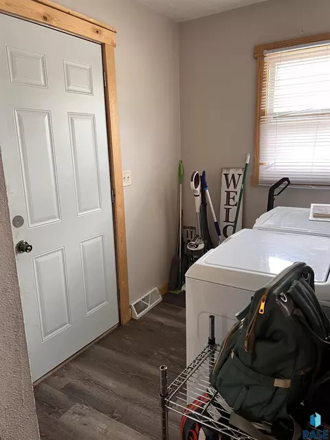 101 E 1st St, Marion, SD 57043 photo 10