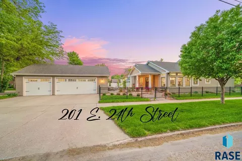 201 E 24th St, Sioux Falls, SD 57105 photo 2