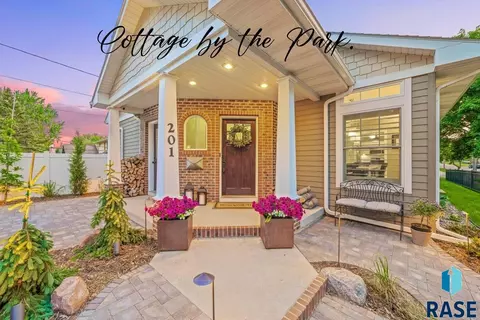 201 E 24th St, Sioux Falls, SD 57105 photo 1