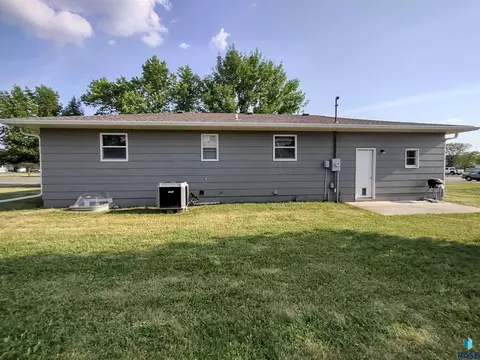 703 E 2nd Ave, Miller, SD 57362 photo 55