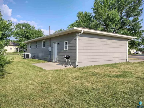 703 E 2nd Ave, Miller, SD 57362 photo 52