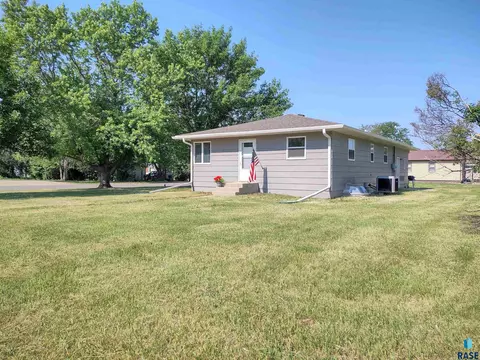 703 E 2nd Ave, Miller, SD 57362 photo 56