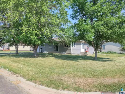 703 E 2nd Ave, Miller, SD 57362 photo 1