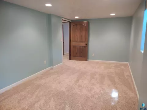 703 E 2nd Ave, Miller, SD 57362 photo 29