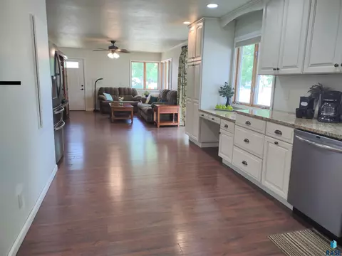 703 E 2nd Ave, Miller, SD 57362 photo 8