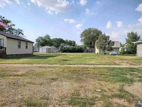 703 E 2nd Ave, Miller, SD 57362 photo 49